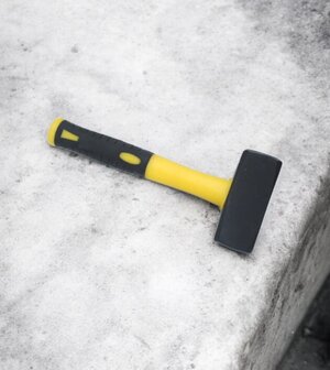 Vuisthamer - moker 1,5 kg met fiberglassteel geel