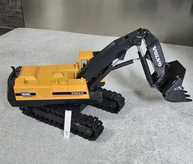 Miniatuur van een Volvo EC650 rupsgraafmachine (nummer1)