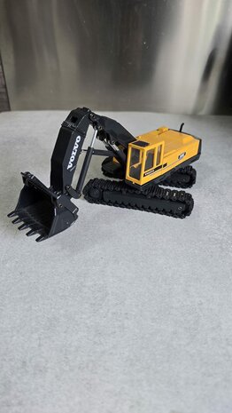 Miniatuur van een Volvo EC650 rupsgraafmachine (nummer1)