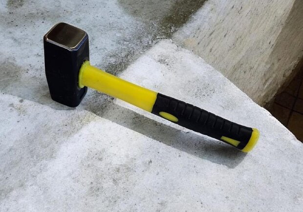 Vuisthamer - moker 1,5 kg met fiberglassteel geel
